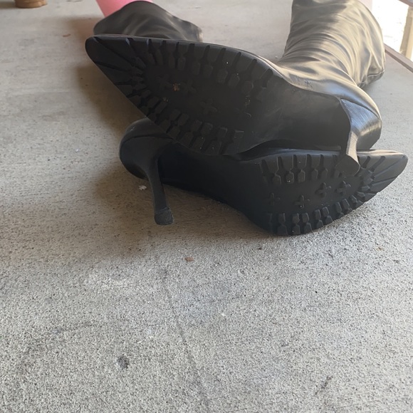 Size 9 black Suede Steven Madden heel boots - Picture 3 of 8